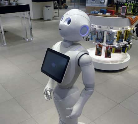Pepper robot (by Tokumeigakarinoaoshima, on Wikimedia Commons: https://commons.wikimedia.org/wiki/File:SoftBank_pepper.JPG)